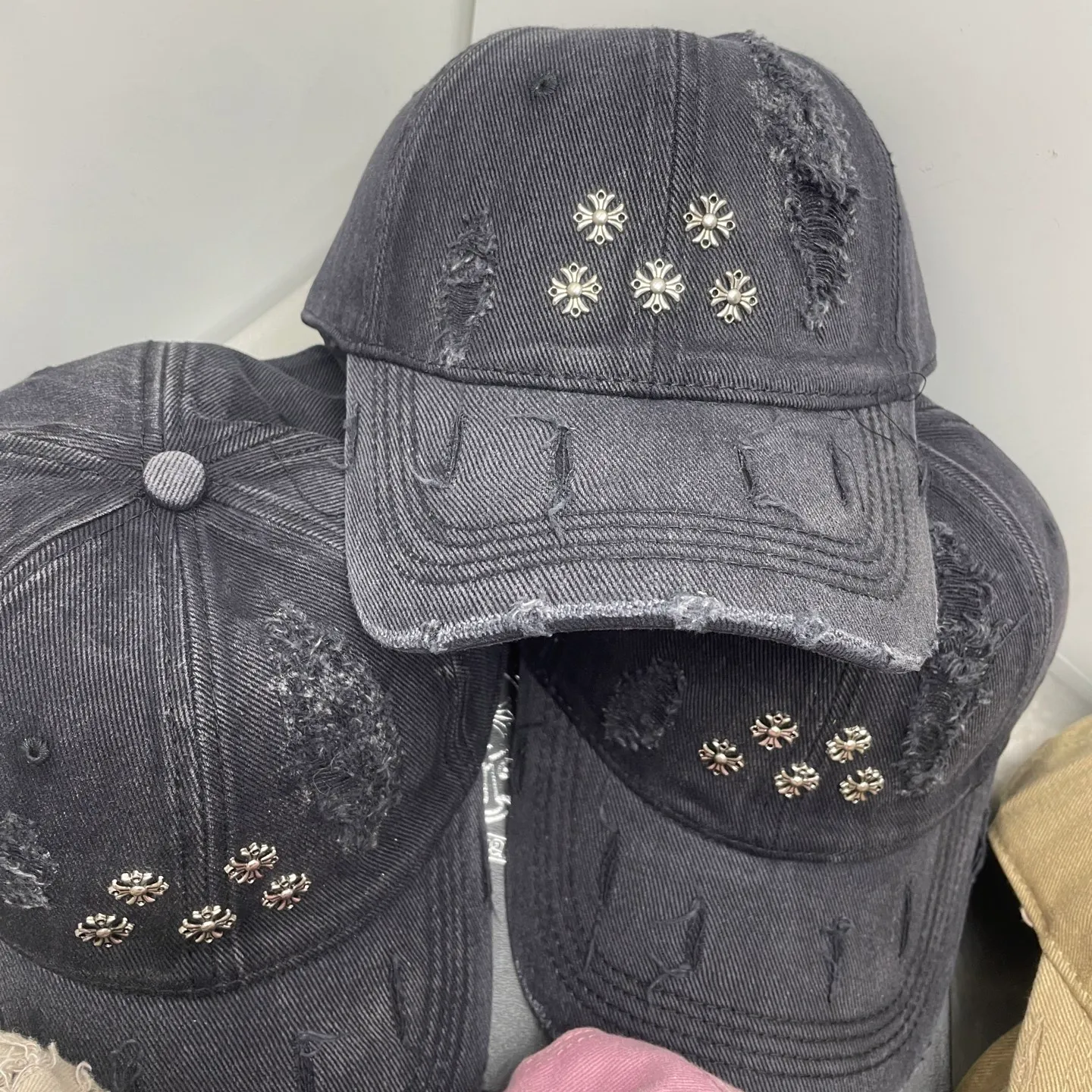 Crowe heart-breaking single hole baseball cap